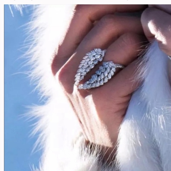 925 silver ANGEL WINGS opening adjustable ring Marquis CZs
NWOT - Picture 7 of 7